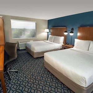 Quarto para deficientes auditivos quarto padrão com cama grande
